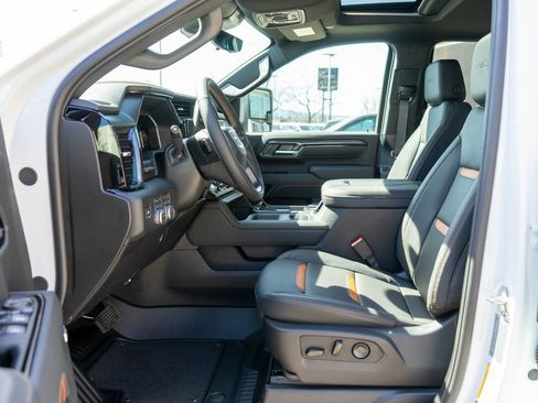 New 2026 GMC Sierra 2500 AT4 w/ AT4 Premium Plus Package AWD/4WD image 11