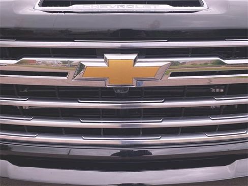 Used 2025 Chevrolet Silverado 2500 High Country w/ Technology Package image 32