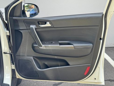Used 2020 Kia Sportage LX FWD image 37
