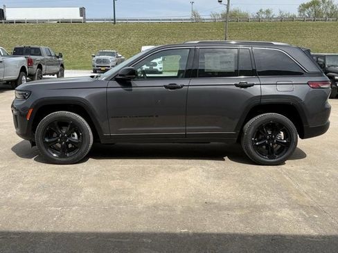 New 2026 Jeep Grand Cherokee Limited AWD/4WD image 11