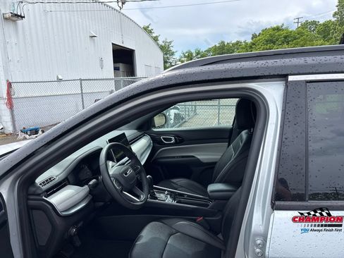 Used 2025 Jeep Compass Limited AWD/4WD image 10