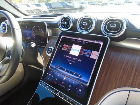 Used 2023 Mercedes-Benz GLC 300 4MATIC image 13