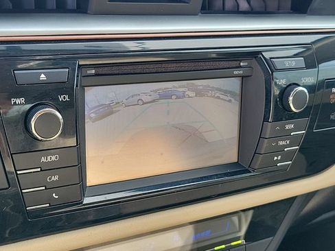 Used 2015 Toyota Corolla LE FWD image 25