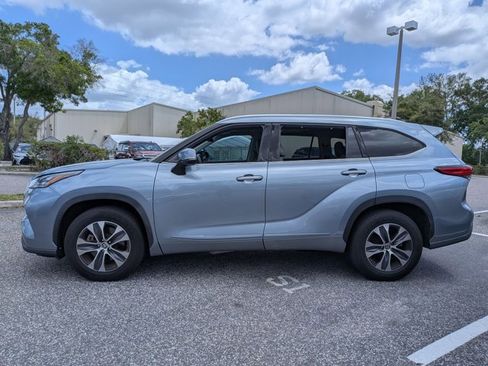 Used 2020 Toyota Highlander XLE image 2