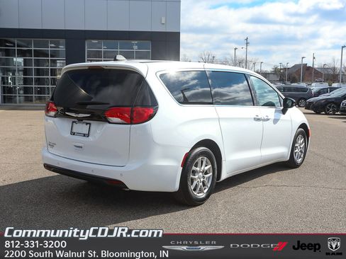 New 2026 Chrysler Voyager LX image 6