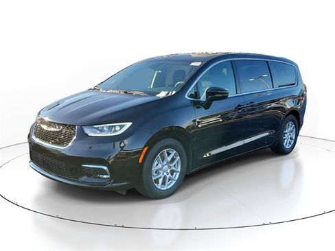 New 2026 Chrysler Pacifica Select image 2