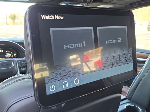 Used 2023 GMC Yukon XL Denali Ultimate image 16