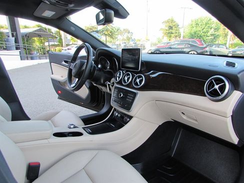 Used 2015 Mercedes-Benz CLA 250 image 32