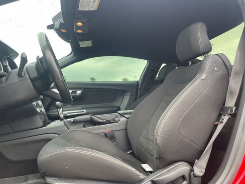 Used 2016 Ford Mustang Coupe image 7