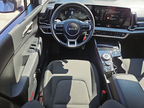 Used 2023 Kia Sportage LX image 11