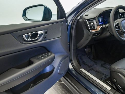 Certified 2024 Volvo V60 B5 Cross Country Plus image 21