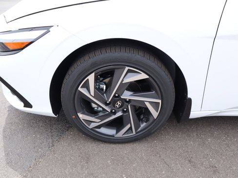 New 2026 Hyundai Elantra Limited FWD image 20