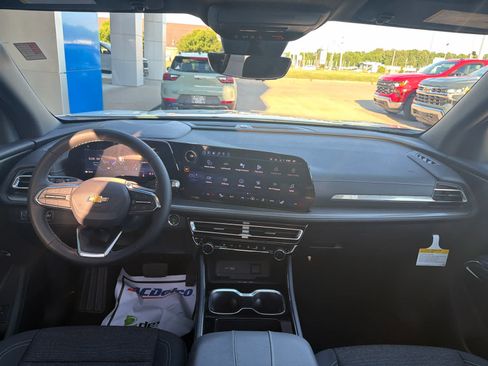 New 2026 Chevrolet Traverse LT w/ Sun and Wheel Package FWD image 29