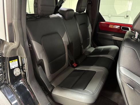 Used 2022 Ford Bronco Black Diamond w/ Sasquatch Package AWD/4WD image 16