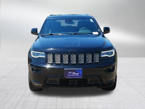 Used 2022 Jeep Grand Cherokee Laredo X AWD/4WD image 2