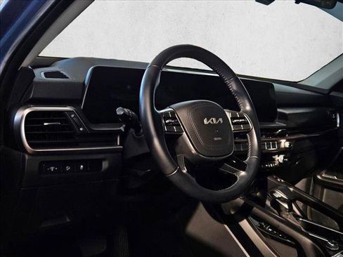 Used 2024 Kia Telluride S w/ S Sunroof Package image 8