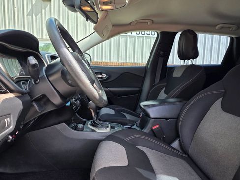 Used 2014 Jeep Cherokee Sport w/ Safety Group AWD/4WD image 11