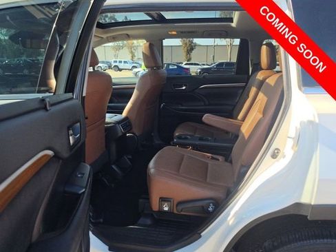 Used 2019 Toyota Highlander Limited Platinum AWD/4WD image 6