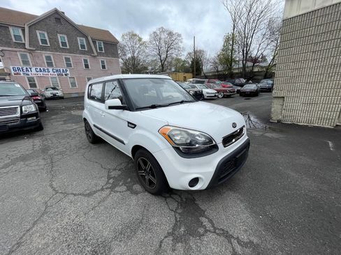 Used 2013 Kia Soul FWD image 3