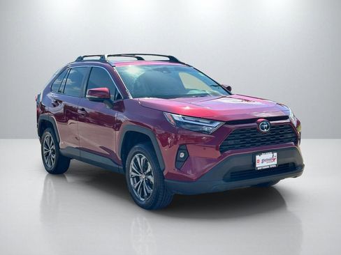 Used 2022 Toyota RAV4 XLE Premium AWD/4WD image 3