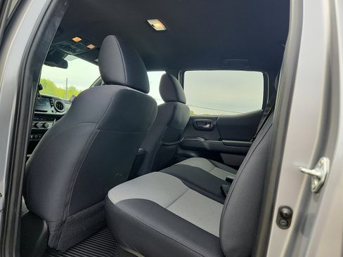 Used 2021 Toyota Tacoma TRD Off-Road w/ Technology Package AWD/4WD image 10