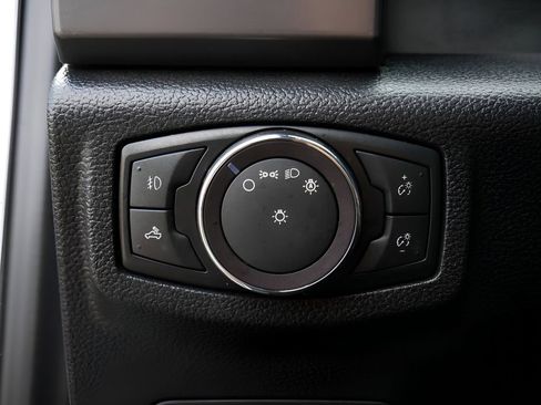 Used 2019 Ford F150 XLT w/ Equipment Group 302A Luxury AWD/4WD image 17