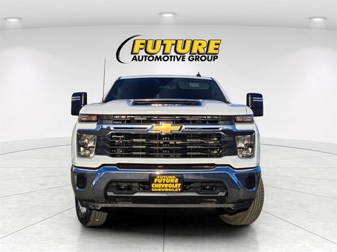 Used 2024 Chevrolet Silverado 2500 LT image 2