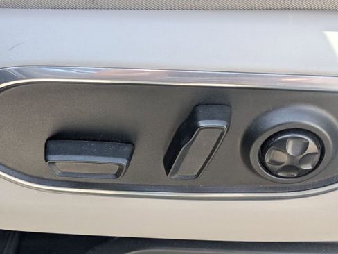 Used 2024 Jeep Wagoneer 2WD w/ Premium Group I image 15