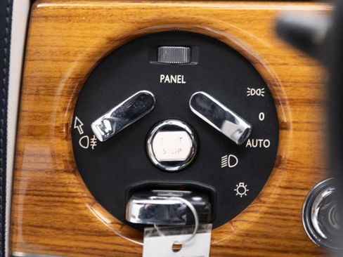 Used 2010 Rolls-Royce Phantom Drophead Coupe image 72