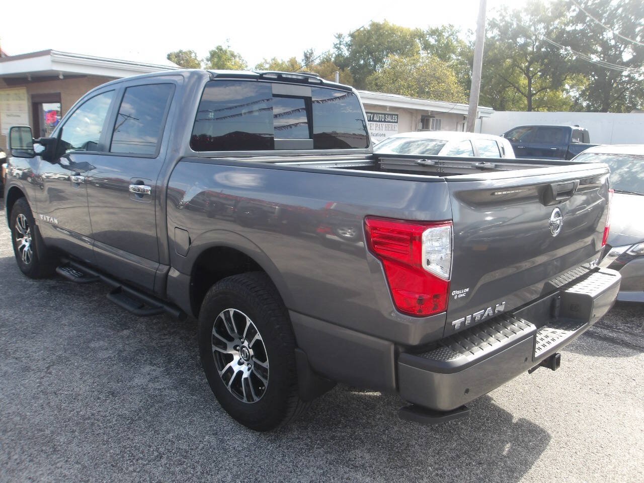 Used 2021 Nissan Titan SV w/ SV Convenience Package AWD/4WD image 5