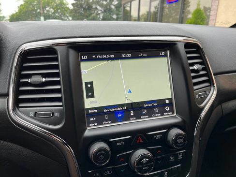 Used 2018 Jeep Grand Cherokee Altitude image 25