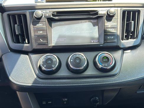 Used 2018 Toyota RAV4 LE w/ Carpet Mat Package FWD image 20