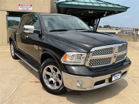 Used 2018 RAM 1500 Laramie AWD/4WD image 7