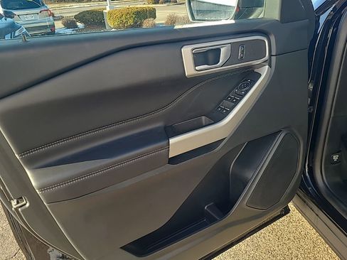 Used 2023 Ford Explorer XLT w/ Equipment Group 202A image 10