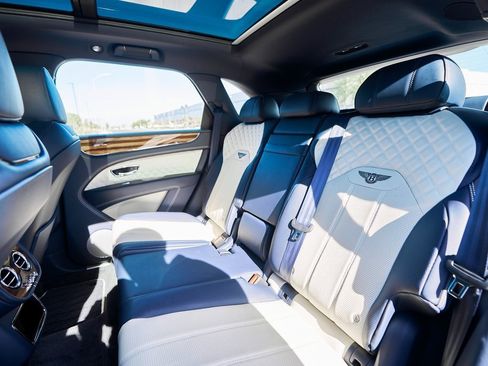 Used 2021 Bentley Bentayga image 41