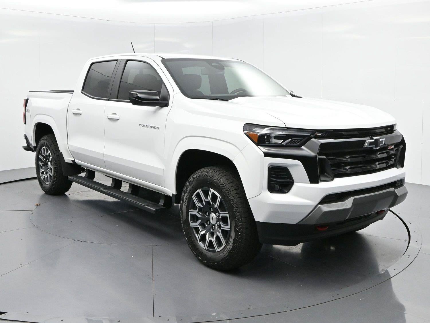 Used 2026 Chevrolet Colorado Z71 AWD/4WD image 2