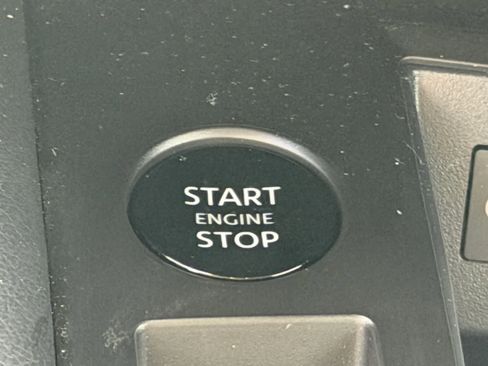 Certified 2025 Nissan Kicks SR image 16