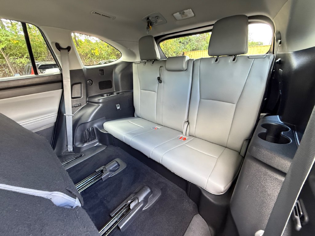 Used 2022 Toyota Highlander XLE AWD/4WD image 25