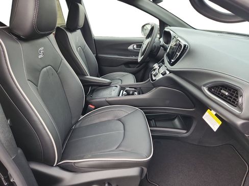 New 2026 Chrysler Pacifica Limited w/ S Appearance Package image 15