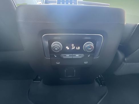 Used 2021 Chevrolet Tahoe Premier w/ Premium Package image 22