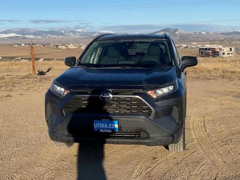 Used 2020 Toyota RAV4 LE image 9