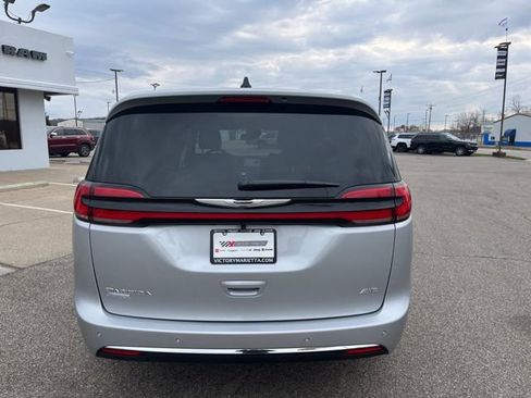 New 2026 Chrysler Pacifica Select image 5