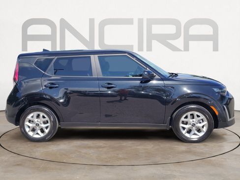 Used 2023 Kia Soul LX w/ LX Technology Package FWD image 15
