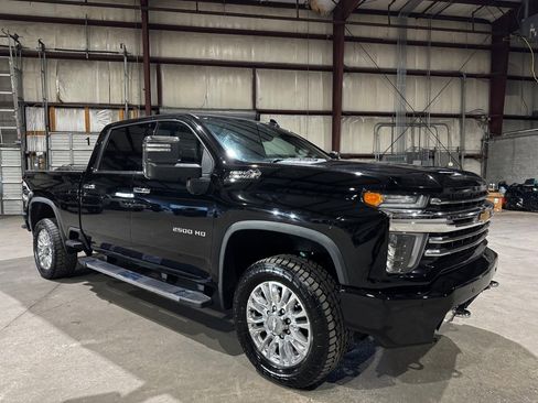 Used 2020 Chevrolet Silverado 2500 High Country w/ Technology Package image 2