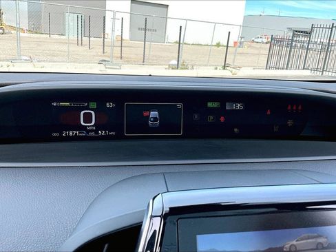 Used 2022 Toyota Prius Prime XLE image 18