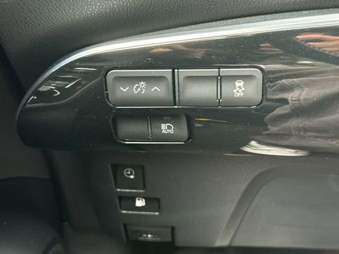 Used 2017 Toyota Prius Prime image 32