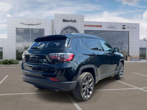 Used 2021 Jeep Compass Latitude w/ Sun and Sound Group AWD/4WD image 6