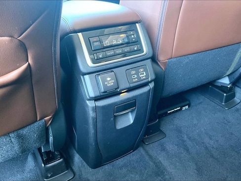Used 2024 Subaru Ascent Touring AWD/4WD image 10
