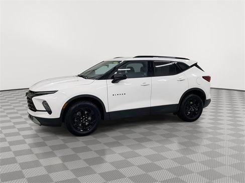 Certified 2024 Chevrolet Blazer LT w/ Convenience Package image 5