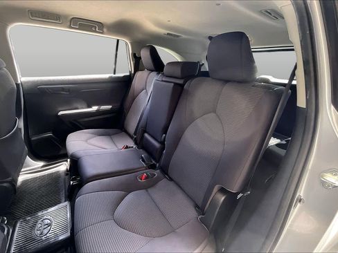 Used 2023 Toyota Highlander L FWD image 19
